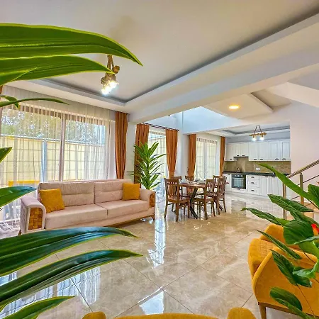 Tuna Oeluedeniz 4+1 Villa, Oezel Havuzlu, فيلة *