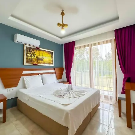 Tuna Oeluedeniz 4+1 Villa, Oezel Havuzlu, فيلة