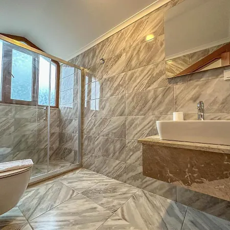 Tuna Oeluedeniz 4+1 Villa, Oezel Havuzlu, فيلة